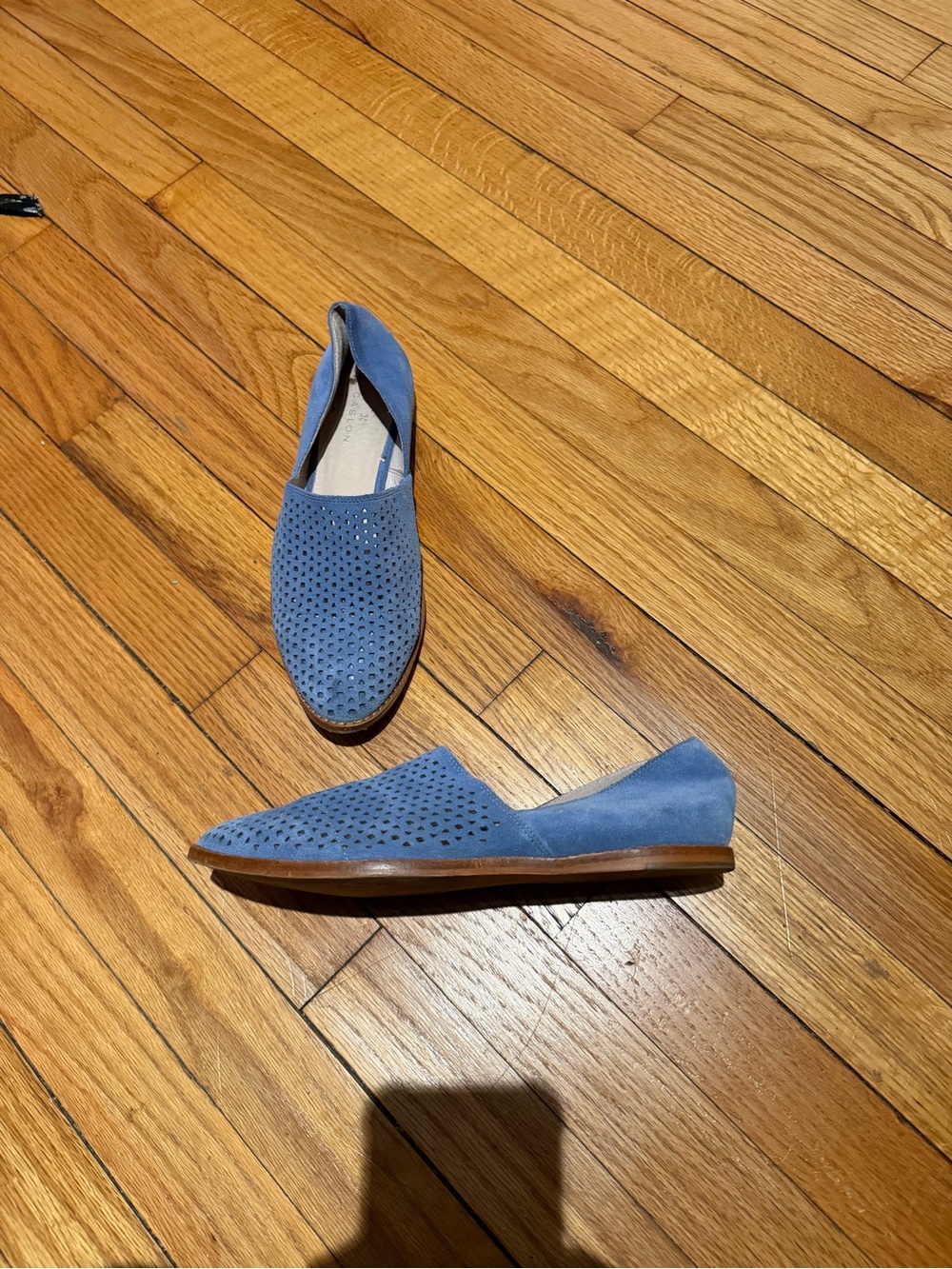 Caslon Adrian Perforated Blue Suede Pointy Toe Flats loafer breathable coastal 8
